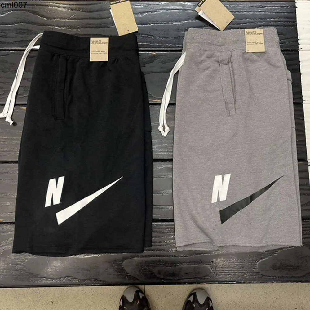 mens nike loose fit knee length shorts