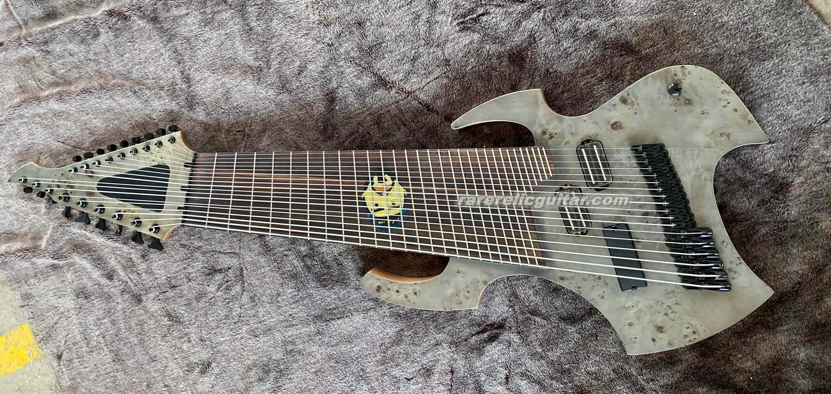 Orms Djent Jared Dines 18 Saiten Monstrosität Wurzel-Ahorndecke Grauer E-Bass Mahagoni-Xylophon-Korpus Palisander-Griffbrett 6 Saiten Schwarze Hardware