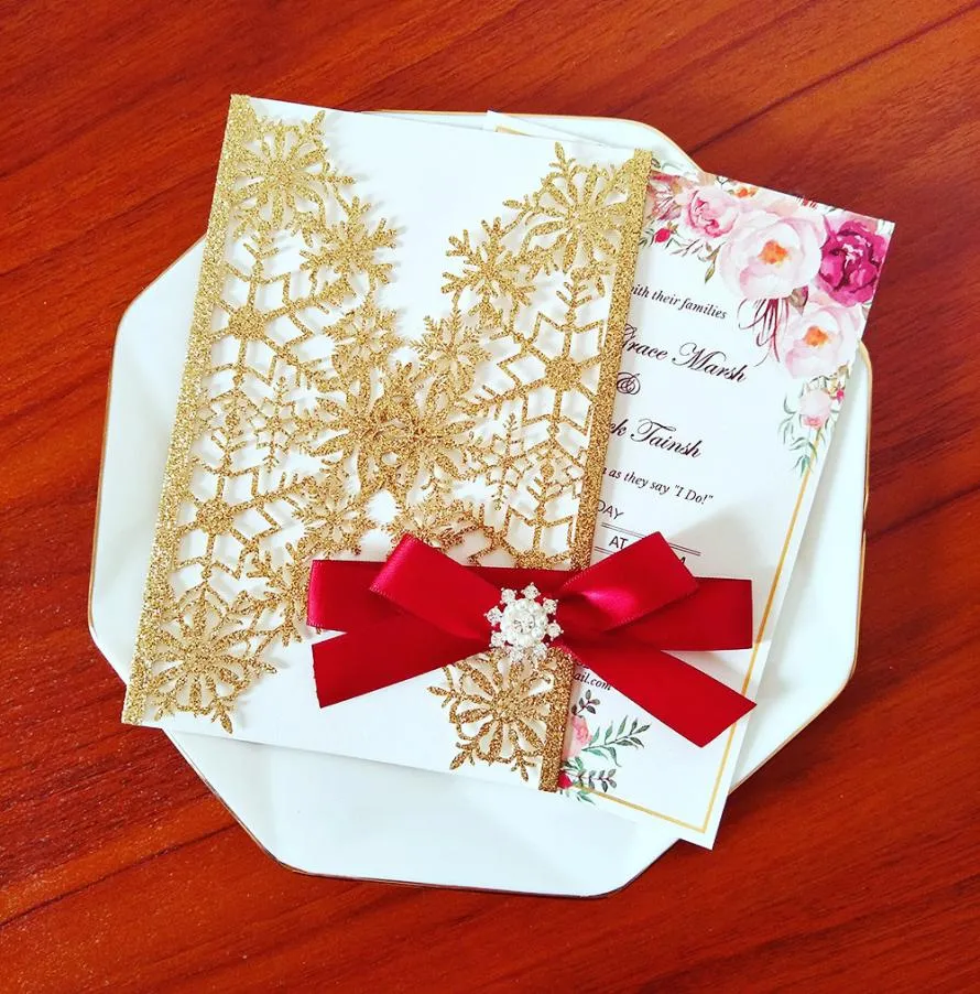 Strass floco de neve ouro glitter impressão personalizada cartões de convite de casamento com arco diy champanhe corte a laser chá de panela party1736634