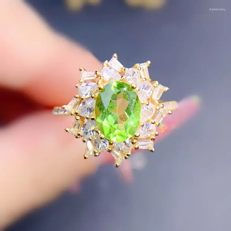 Pierścienie klastra Naturalny prawdziwy pierścień Peridot Owalny Styl luksusowy na biżuterię 925 srebro srebro 7 9 mm 2CT Gemon Grzywny T238273