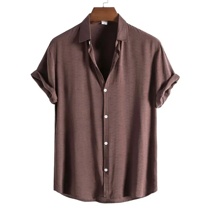 Produit le plus vendu en été hommes mode tendance décontracté couleur unie revers à manches courtes chemise Camisas Para Hombre 240307