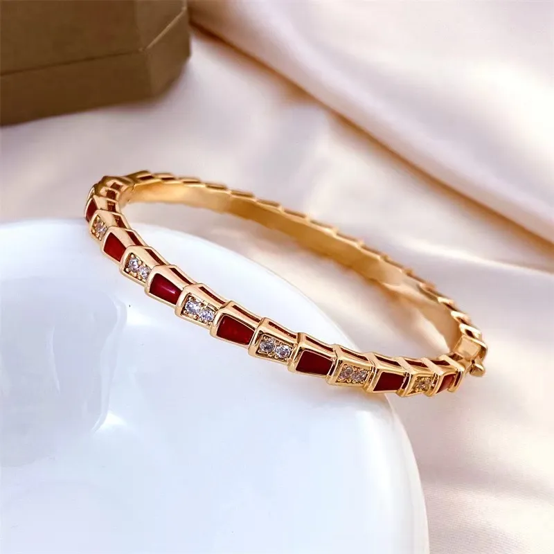 Designer Braceletfor women Fashion Luxury Jewelry V gold high edition snake bone natural fritillary Diamond bangles Nail Bracelets for Women Holiday gifts