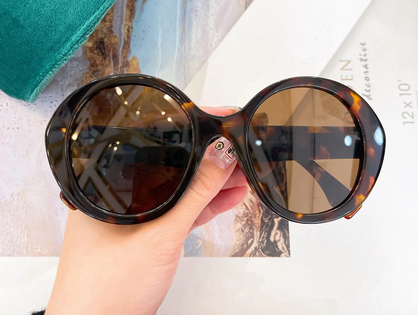 Oversized Women\'s Sunglasses UV400 Protection Round Frame Trendy Shades Amazon.com: miyya Bug Eye Oversized Polarized Sunglasses  main image 3
