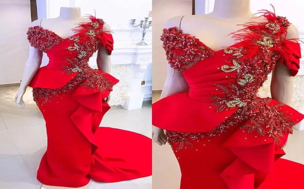 Plus la taille rouge sirène soirée Pageant robes 2020 nouveau luxe dentelle plume volants Peplum africain arabe occasion robe de bal 1298858