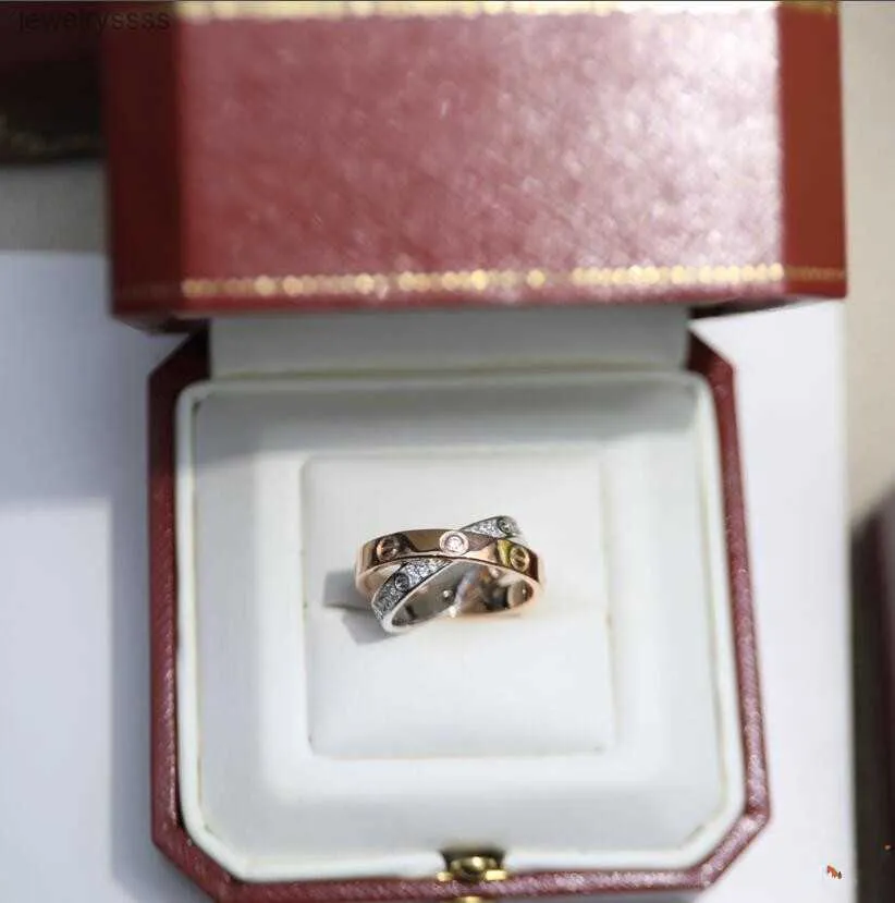 Anello a vite Love Anello da uomo Anello di design classico di lusso da donna Gioielli placcati in acciaio al titanio Oro e argento Rosa non tramonteranno mai Con scatola