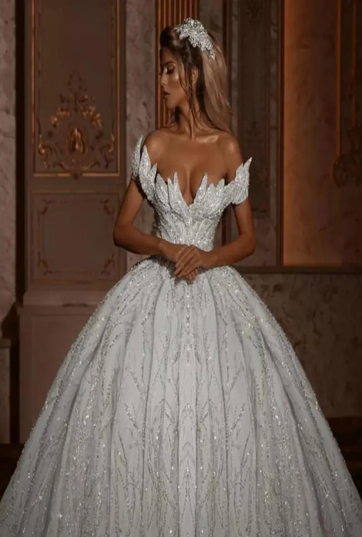 2023 Luxury Sparkly Glitter Off Shoulder Ball Gown Wedding Dresses Rygglösa brudklänningar med Long Train Vestidos de Novia Robe MA5005973