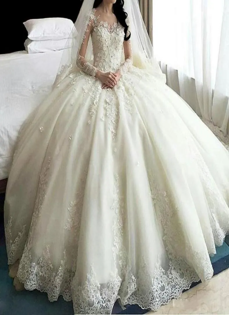 Abiti da sposa Dubai Ball Gown 2020 Nuove maniche lunghe Musulmani Applicazioni di pizzo Abiti da sposa Abito da sposa8978873