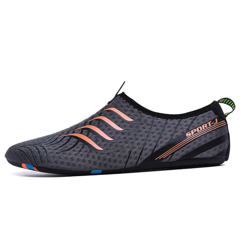 Aqua Shoes Hommes Chaussures d'eau Femmes Baskets de sport antidérapantes Bord de mer Natation Chaussette de marche Chaussures de fond en caoutchouc de haute qualité 240226