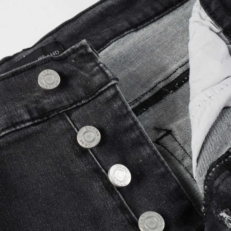 Jeans da uomo VIOLA slim fit microelastici con toppa ricamata nera e grigia, modello Broken Hole, di High Street Fashion_voghion.com