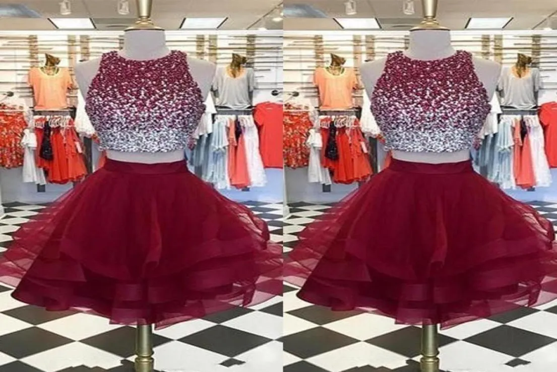 New Short Burgundy Prom Dress 2019 Two Pieces Jewel Neck Bling Beaded Bodice Ruffles Skirts Organza Homecoming Party Dresses Gowns5910779