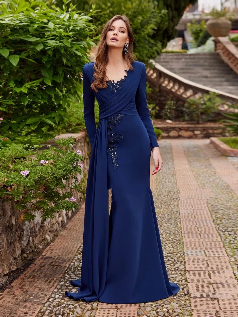 2024 Elegant Long Sleeves Mermaid Mother Of The Bride Dresses Dark Navy Wedding Guest Dress Lace Appliques Pleats Long Satin Prom Wear Modest Satin Evening Gown