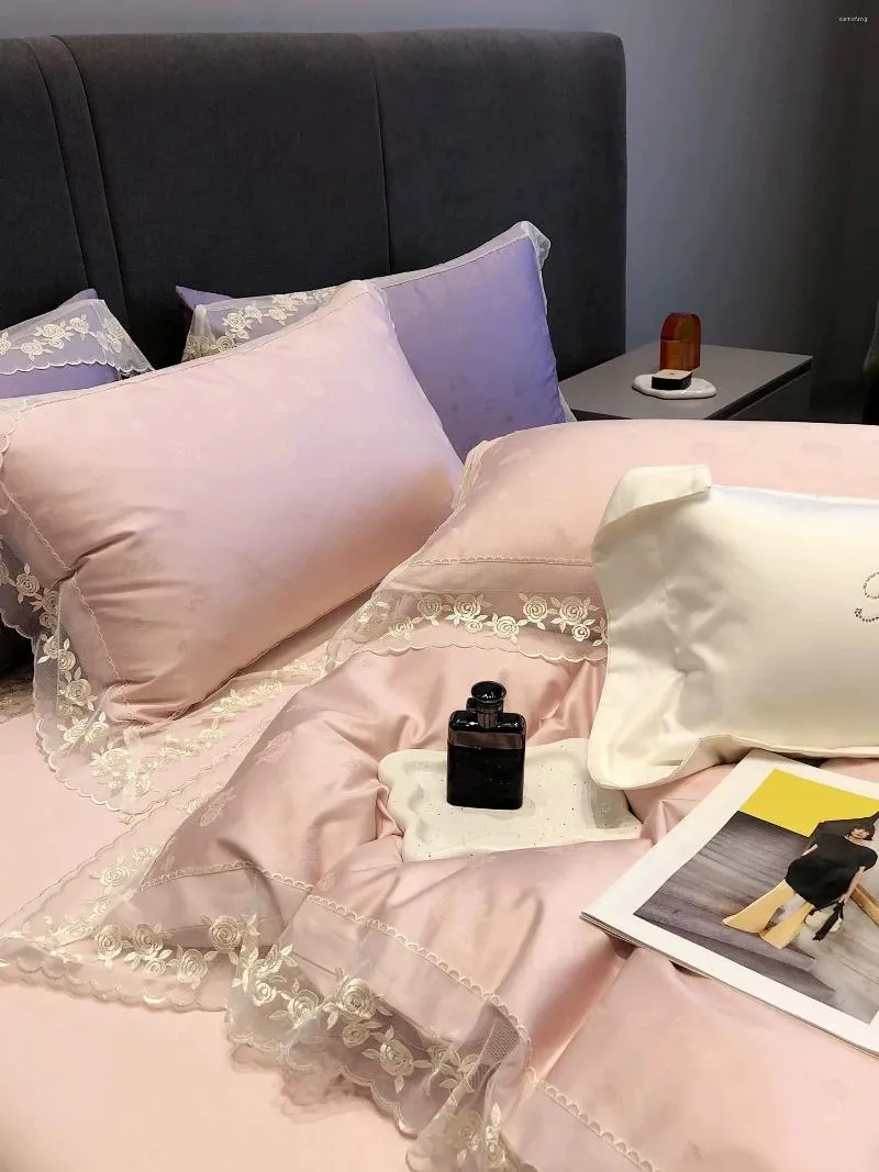 Conjuntos de cama Roupa de cama de luxo conjunto de algodão longo de quatro lençóis puros e capas de edredão com renda estilo princesa.