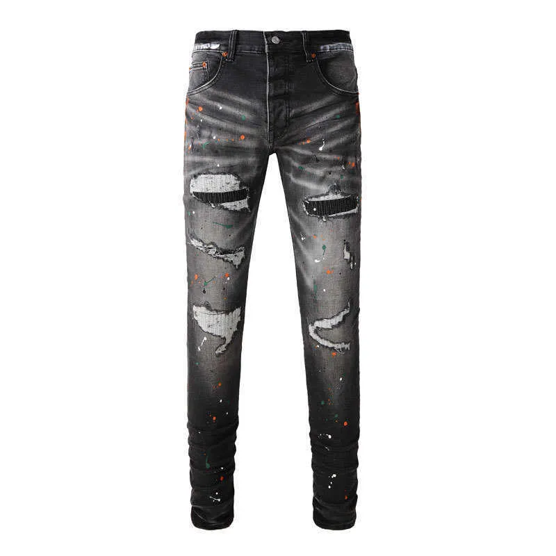 Jeans da uomo VIOLA slim fit microelastici con toppa ricamata nera e grigia, modello Broken Hole, di High Street Fashion_voghion.com