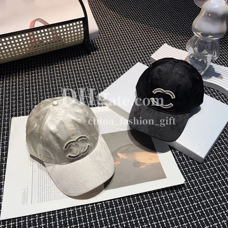 Luxury Baseball Bat Designer broderad Sun Hat unisex Summer Silk Hat Golf Ball Caps Classic Black White Casual Hat Vacation Travel Sunshade Hat