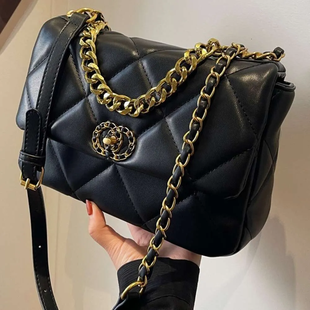 Grand sac à bandoulière asymétrique épaule dénudée pour femmes, boutique, vente en gros d'usine, nouvelle chaîne tendance et polyvalente avec grande capacité, célébrité, 2024