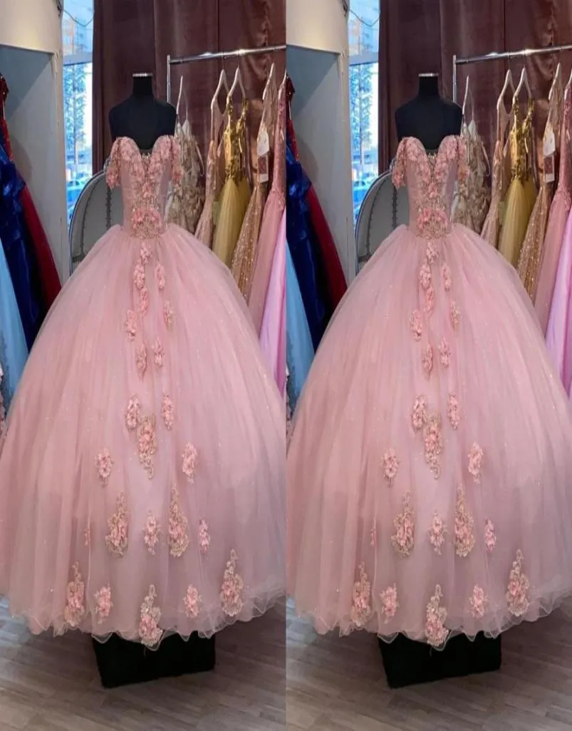 Romantique poussiéreux rose fleurs 3D pas cher robe de bal Quinceanera robes de bal sur l'épaule Applique perlée douce 15 mascarade eveni5541011