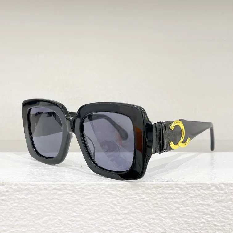 المصمم الفاخر نظارة شمسية رجل النساء مستطيلات شمسية للجنسين مصمم Goggle Beach Sun Glasses Retro Frame Design UV400 مع حالة جيدة