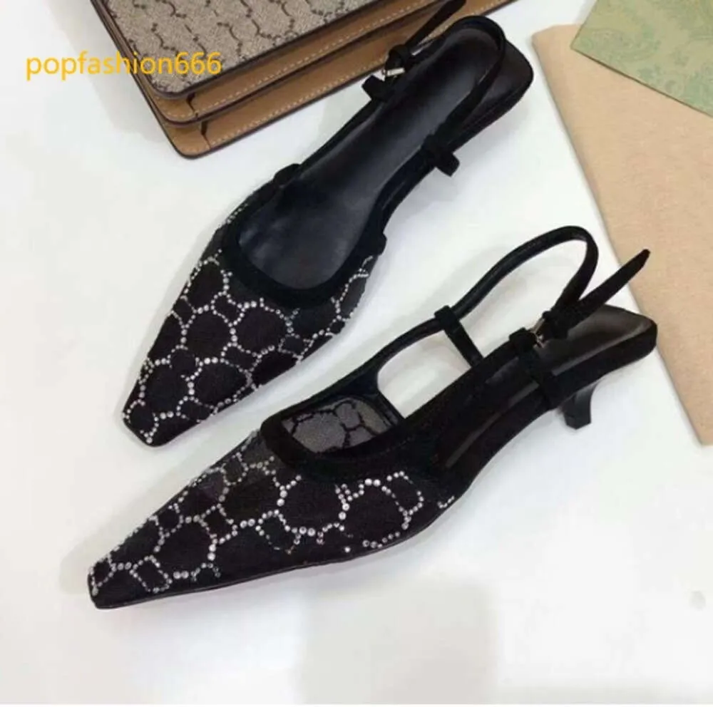 Projektant Sling Back Sandals Summer Fashion 2023 Kobiety Luksusowe sznurki ślubne Slandles Slowers High Heels Fashion Buty 3556