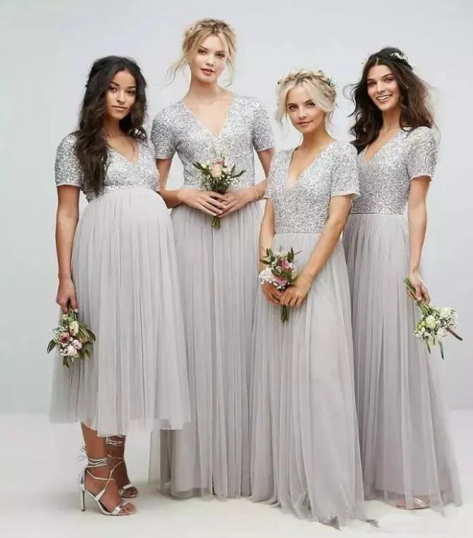 2019 Blaskly Sequins Sukienki druhny v Szyja Krótkie rękawy Silver Wedding Gości