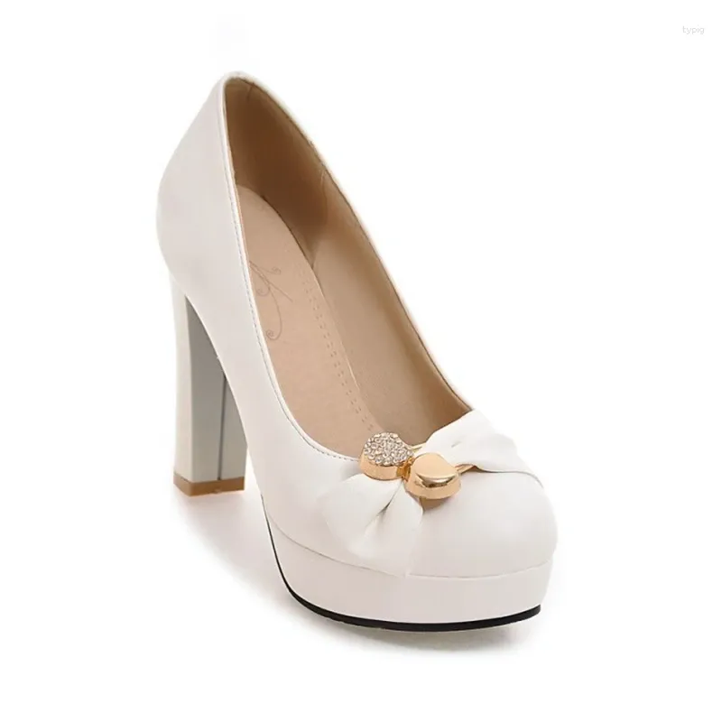 Klänningskor blxqpyt 2024 Kvinnor stora storlekar 32-44 Party Wedding Square High Heels Sweet Fashion Round Toe Platform Pumps 7086