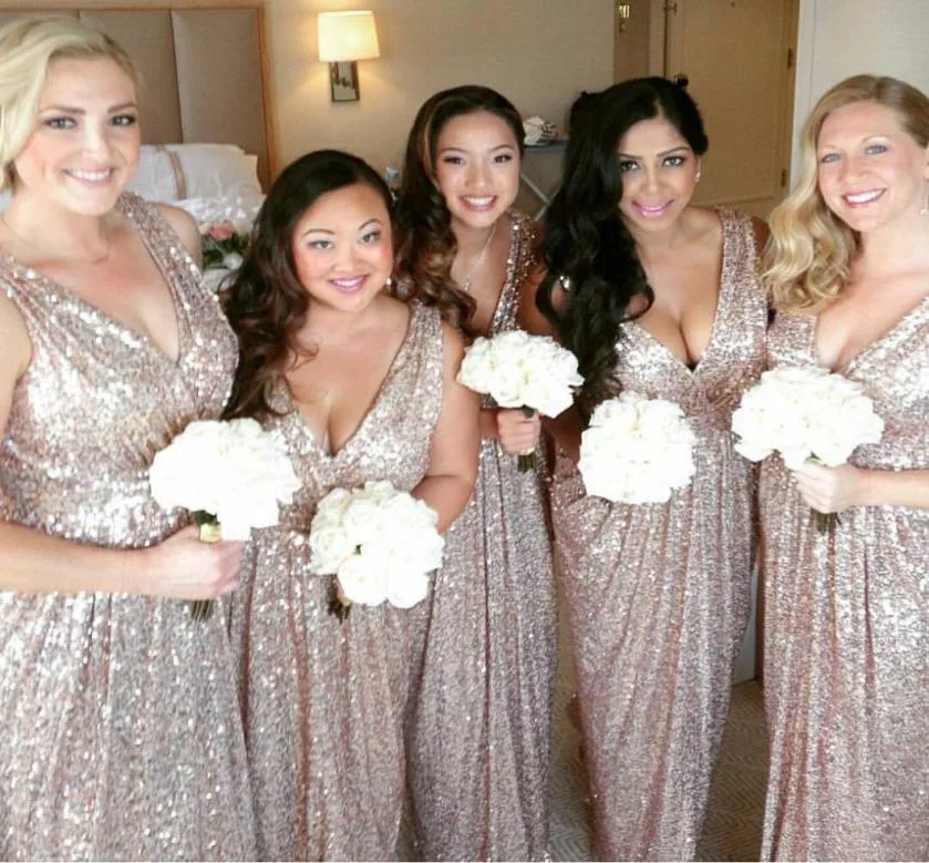 Champagne Deep V Neck Long Bridesmaid Dresses Sparkly paljetter Golvlängd Bröllop Gästfestklänningar Billig specialanpassad Maid of Hon6628271