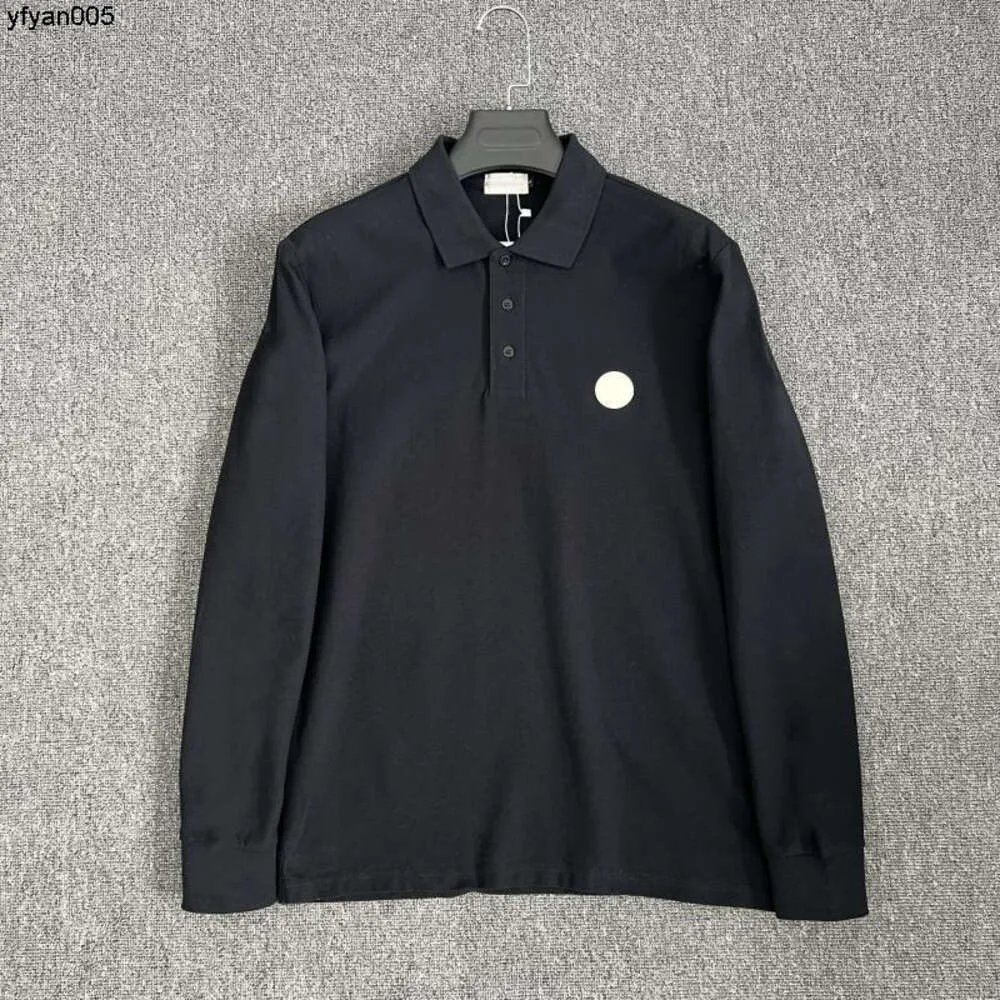 Pull à manches longues pour homme avec broderie classique décontractée.