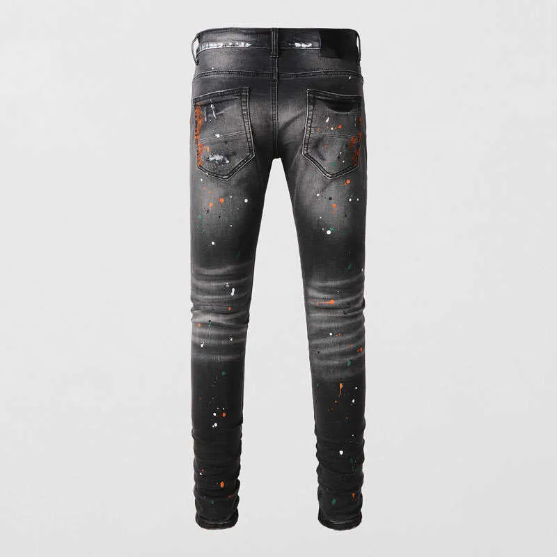 Jeans da uomo VIOLA slim fit microelastici con toppa ricamata nera e grigia, modello Broken Hole, di High Street Fashion_voghion.com