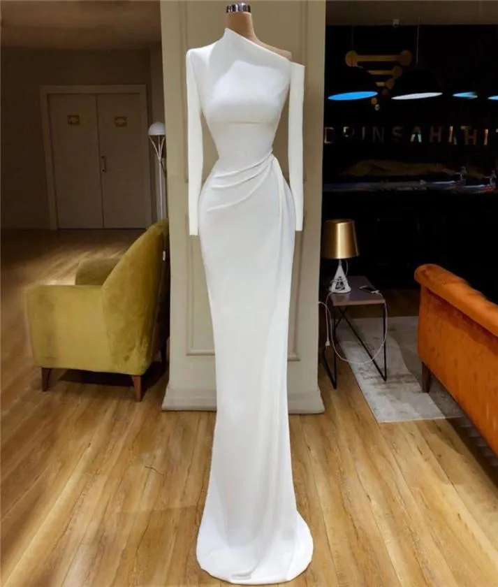 Beyaz Asimetrik Boyun Denizkızı Akşam Elbiseleri Uzun Kollu Pile Satin Prom Gowns Basit Ünlü Akşam Giyim1537363