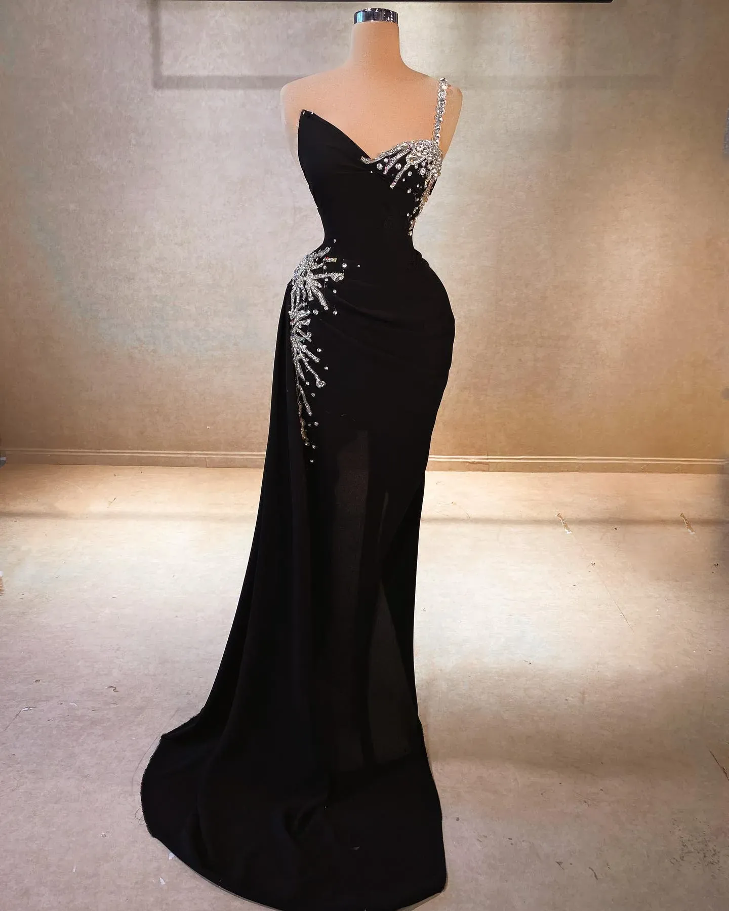 Robe Sirène Longue En Satin Noir Faviana - Dos Nu, Strass, Taille 11, Neuve Avec étiquettes
