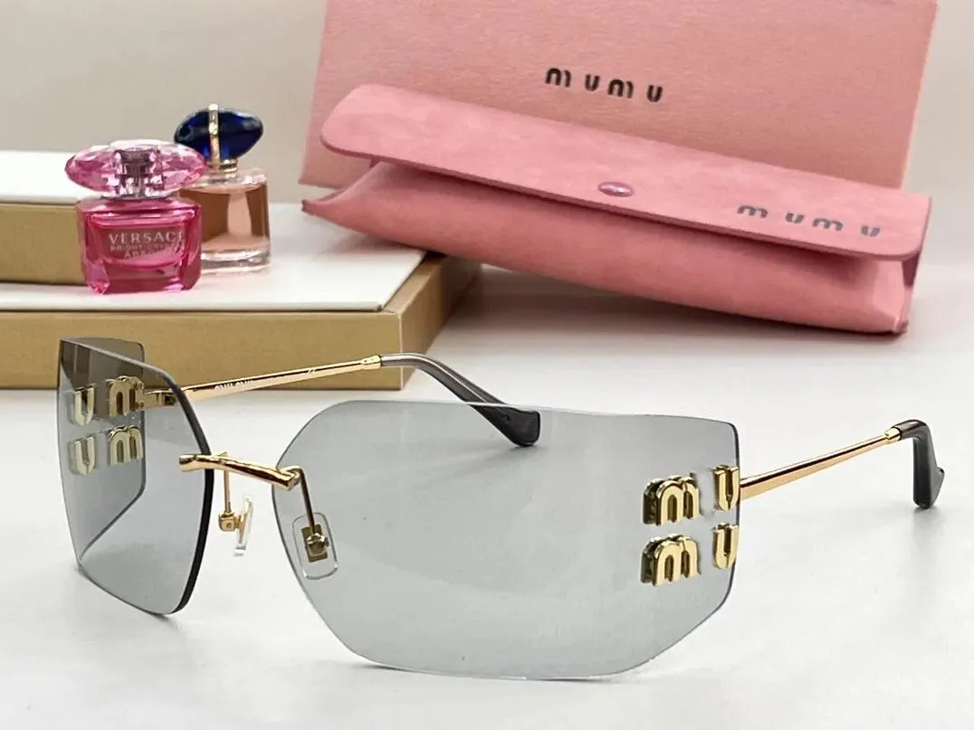 Miumius Runway Eyewear Mode Luxe Designer Lunettes de soleil Hommes Femmes Classique Léger sans cadre Style de design moderne exquis