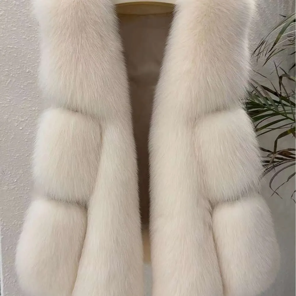 Fashion Haining New 2023 True Fox Hair Vest Slim Short Fur Coat With Luxury And Western Style Women's Wear 5211