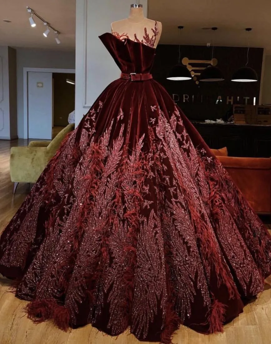 Luxury Bourgogne Prom -klänningar med pärlor paljetter golvlängd spets applicerad fjäder aftonklänning 2019 sammet party klänningar receptio4867090