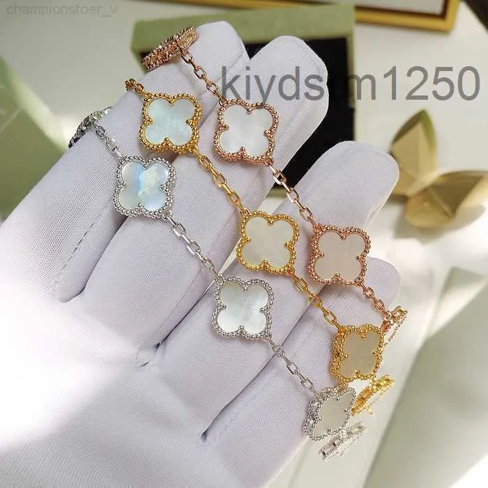 Pulsera de trébol de cuatro hojas con piedras preciosas de concha natural chapadas en oro de 18 quilates Diseñador para mujer Calidad T0p Contador más alto Tamaño europeo Regalo Novia 014 4TW6