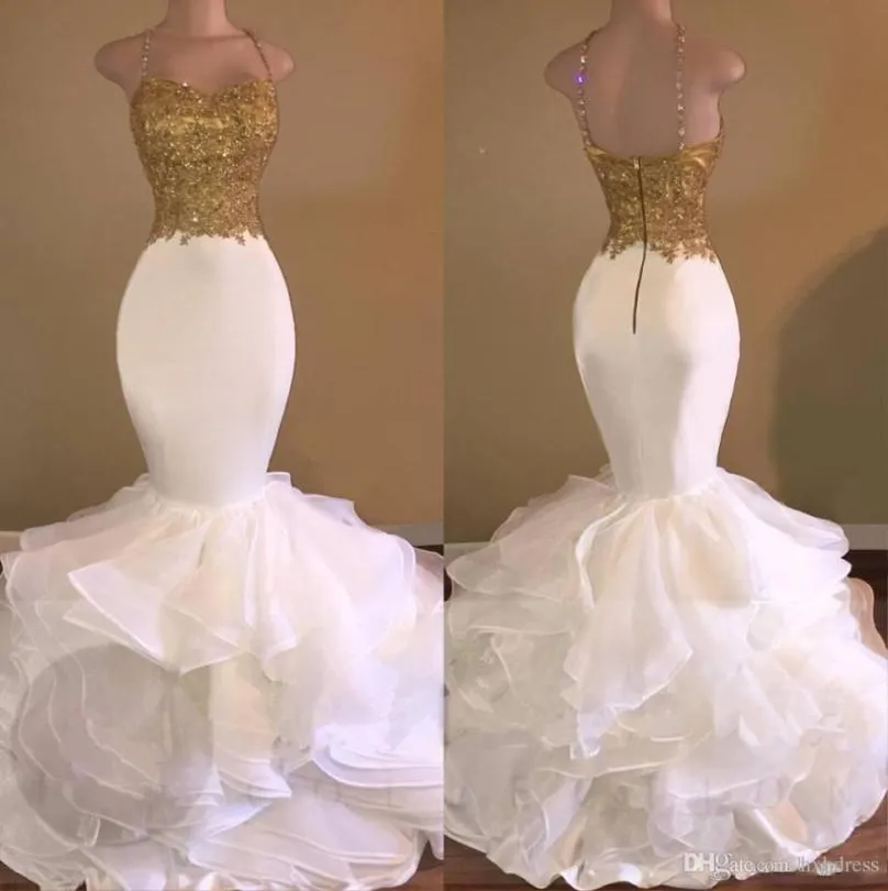 Seksi Denizkızı Beyaz ve Altın Balo Elbiseleri Spagetti Kayış Aplikler Dantel Ruffles Organza Gradu2668230 için Sırtsız Uzun Afrika Balo Elbisesi