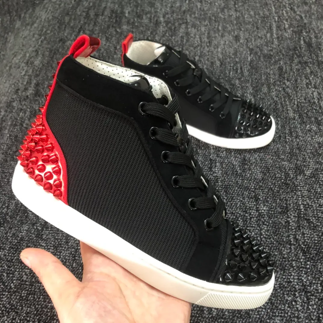 Nouveaux enfants Designer Red Bottoms Casual Chaussures Mocassins Rivets Low Studed Kid Designers Chaussure Enfants Mode Bottomes Formateurs chaussures de sport