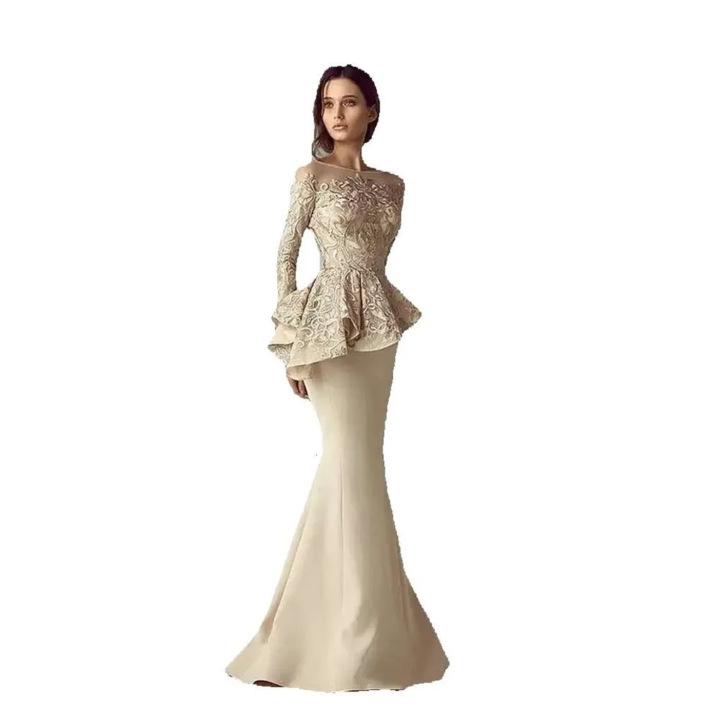 グルームエレガントドレスの長い花嫁