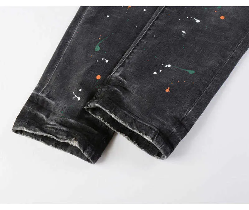 Jeans slim fit da uomo con ricami in nero e grigio_voghion.com