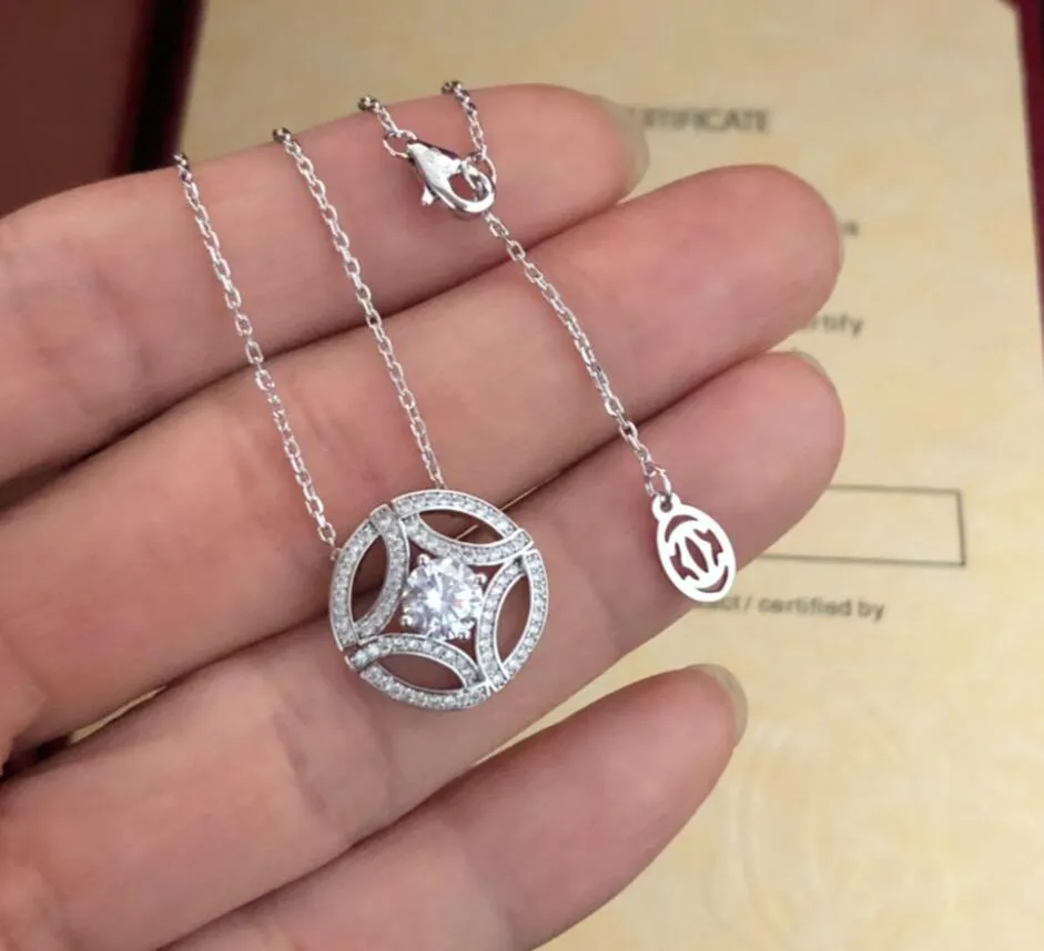 2024 Роскошный дизайнерский классический новейший круглый полый бриллиантовый кулон ожерелье простой натуральный модный подарок на день рождения для мужчины и женщины без коробки