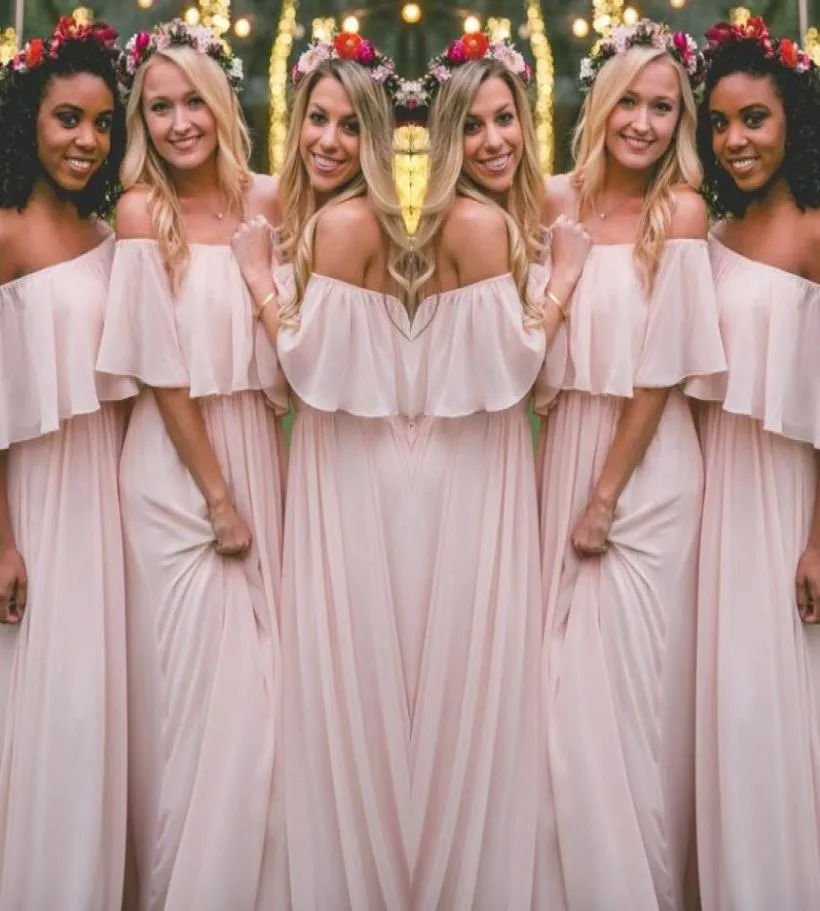 Senaste Blush Pink BohemianStyle Bridesmaid Dresses Sexig Ruched Off Shoulder Chiffon Long Prom Dresses billiga Pretty Party Dress Fo3681169