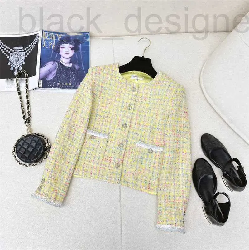 Chaquetas de mujer Diseñador 2024 Principios de primavera Nuevo Nanyou Gaoding Cha Celebrity Girl Style Slim Weaving Bead Ribbon Flower Tweed Coat ZWH8