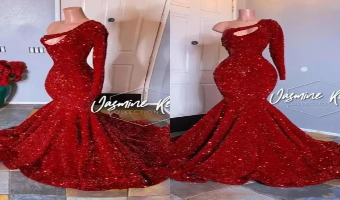 Rotes One-Shoulder-Pailletten-Meerjungfrau-Abschlussballkleid mit langen Ärmeln, gerafftes Abendkleid in Übergröße, formelle Partykleider8930467
