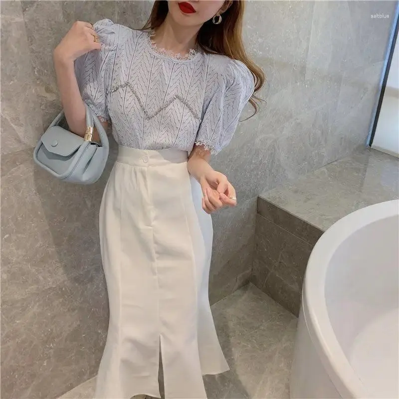 Vestidos de trabalho versão coreana elegante temperamento renda costura magro topo moda feminina terno 2024 estilo hong kong saia cardigan