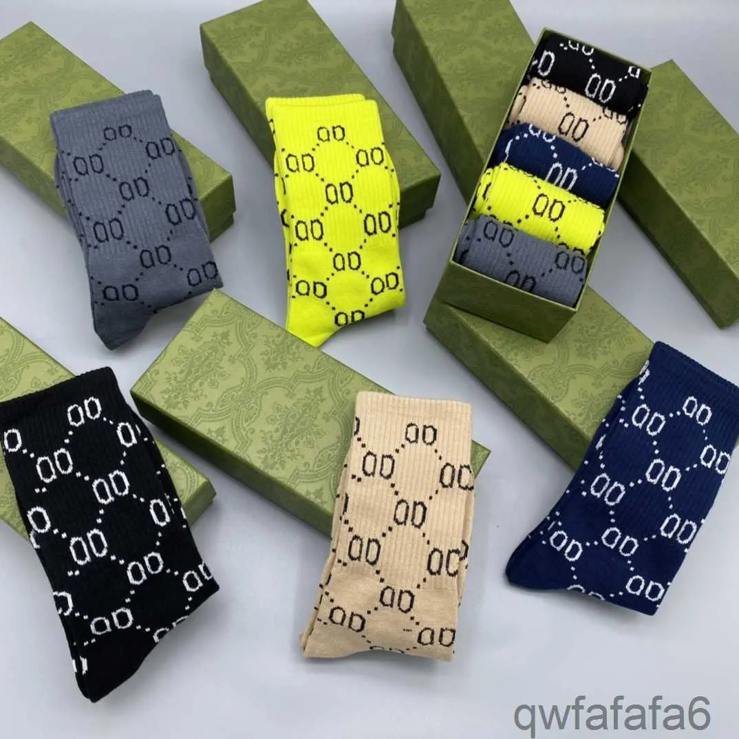 Designer Hommes et Femmes Chaussettes Huit Sports De Luxe Quatre Saisons Lettre Impression Marque Coton Hommes Femmes Jarretière Coffret Cadeau CPPJ