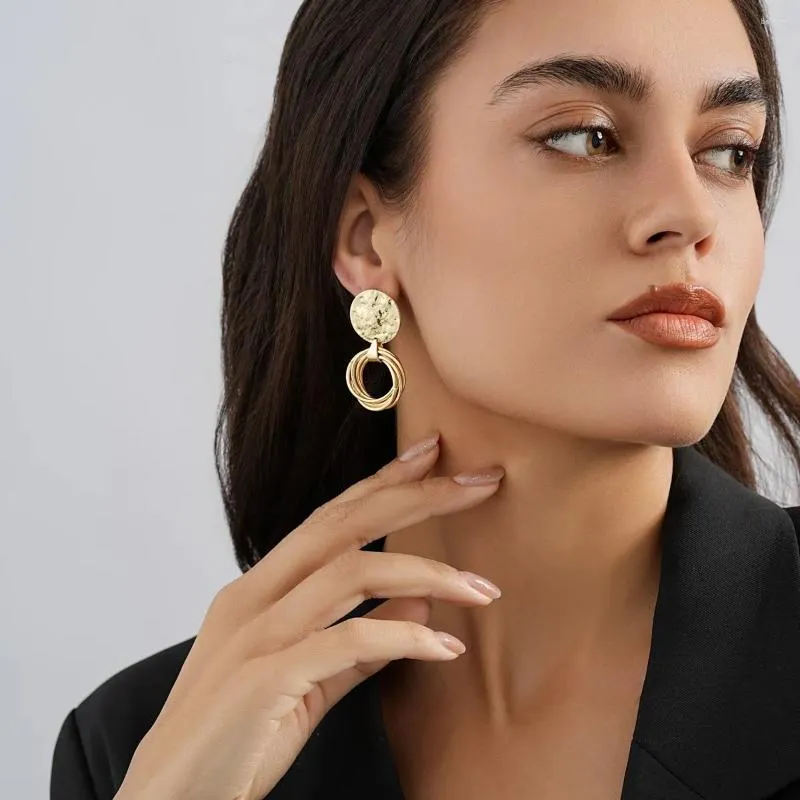 Boucles d'oreilles pendantes à la mode, pendentif torsadé irrégulier pour femmes, personnalité tempérament dames cadeaux de fête, bijoux vente en gros directe