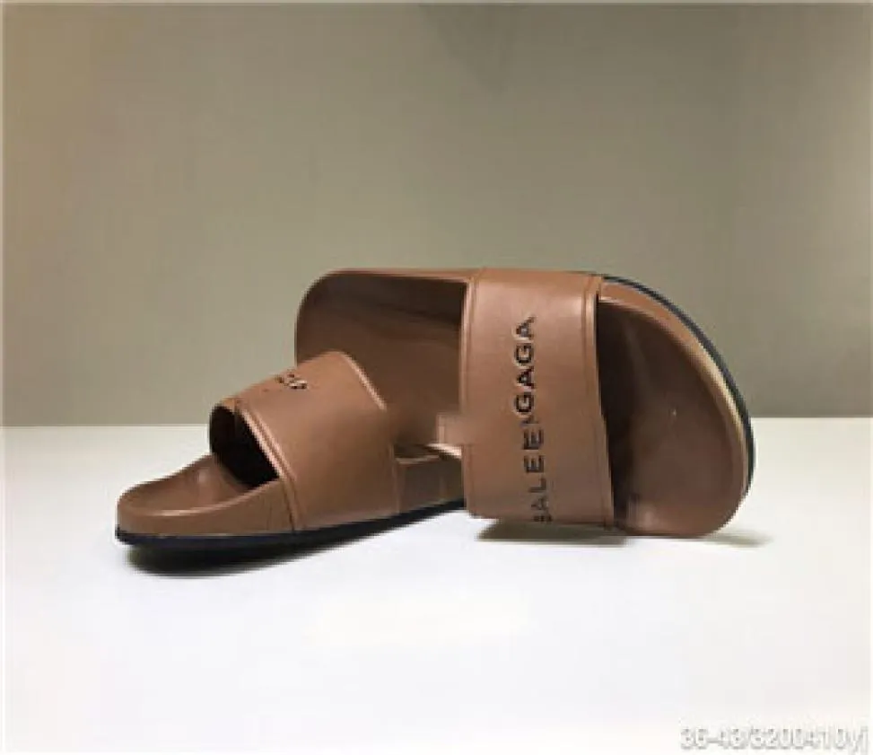 2020 Novo designer de luxo preto de Paris Branco Sandálias Sandálias de Verão Praia Slippers Slippers Flip Flip Flips Soapers4807784