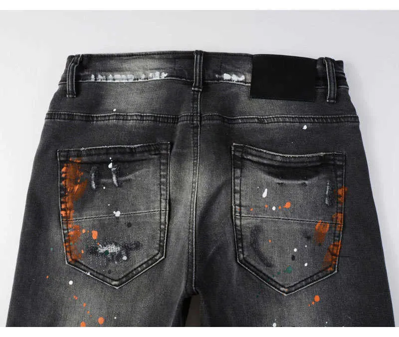 Jeans slim fit da uomo con ricami in nero e grigio_voghion.com