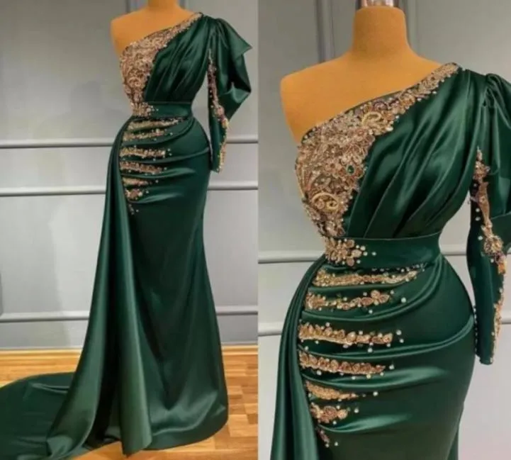 2022 Charmante robe de soirée de bal de sirène vert foncé en satin avec des appliques de dentelle dorée perles une épaule plis longue formelle Oc3768941