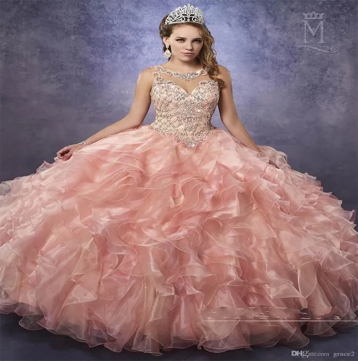 Quinceanera klänningar bollklänning Mary039S prinsessa söt 15 16 klänning med illusion hals och kaskadande ruffles organza kjol vestid8334818