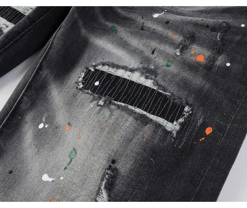 Jeans slim fit da uomo con ricami in nero e grigio_voghion.com