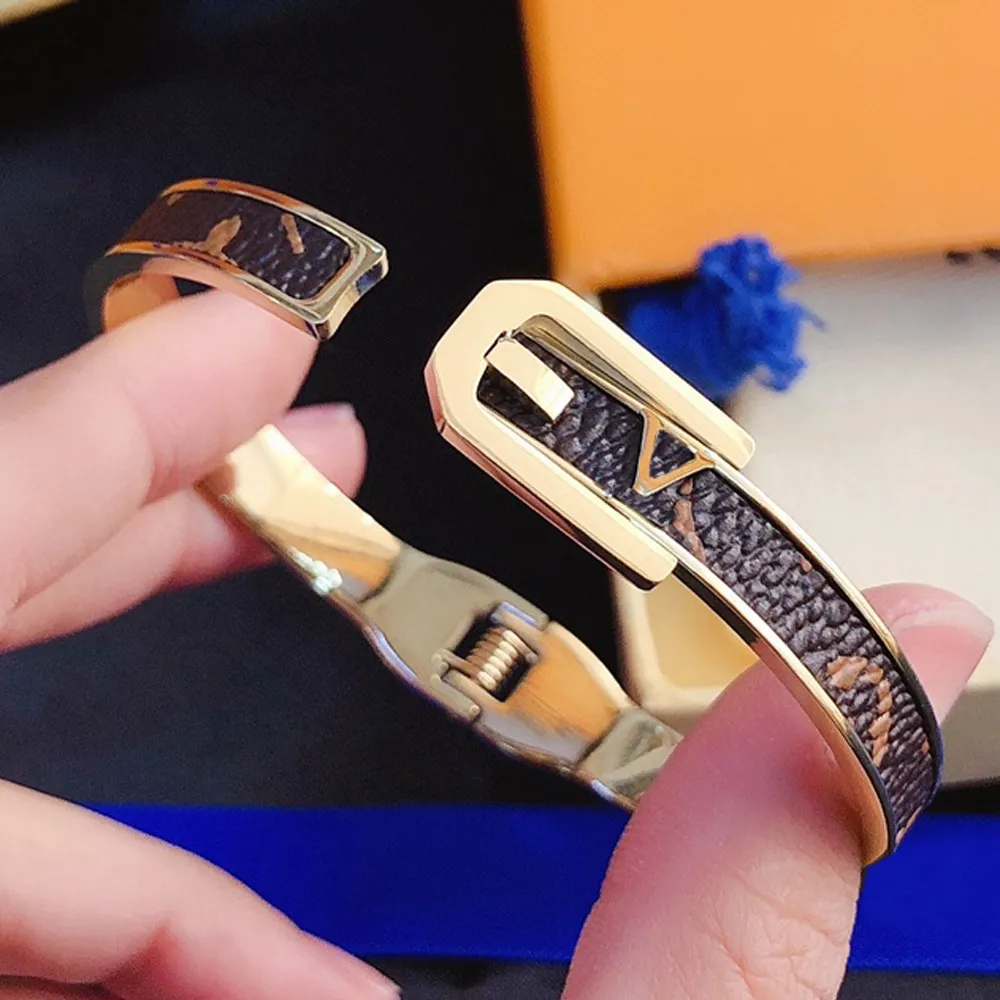 Voguish Dames Designer Armbanden Armbanden Merk Letter Armband Roestvrij staal Lederen Bangle Sieraden Polsbandje Manchet Kristal Bruiloft Feest Liefde Cadeau